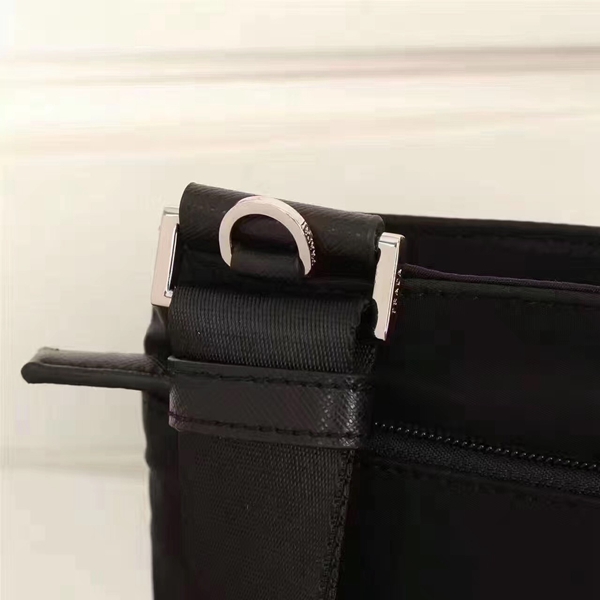 プラダバッグ内部構造